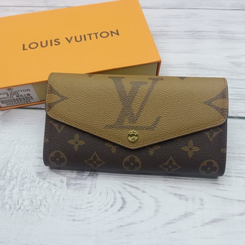 Louis Vuitton Sarah Wallet in Monogram